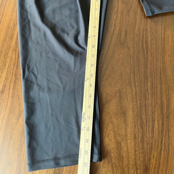 NWT XXL Women’s Old Navy Powersoft Leggings With Pockets BLACK Crop Length - Picture 3 of 12